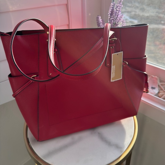 MICHAEL KORS VOYAGER EAST WEST MK SIGNATURE TOTE SHOULDER BAG - Picture 7 of 17